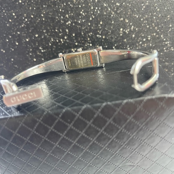 SOLD🔵🔵🔵Gucci 1500L Vintage Swiss Watch - Picture 5 of 6